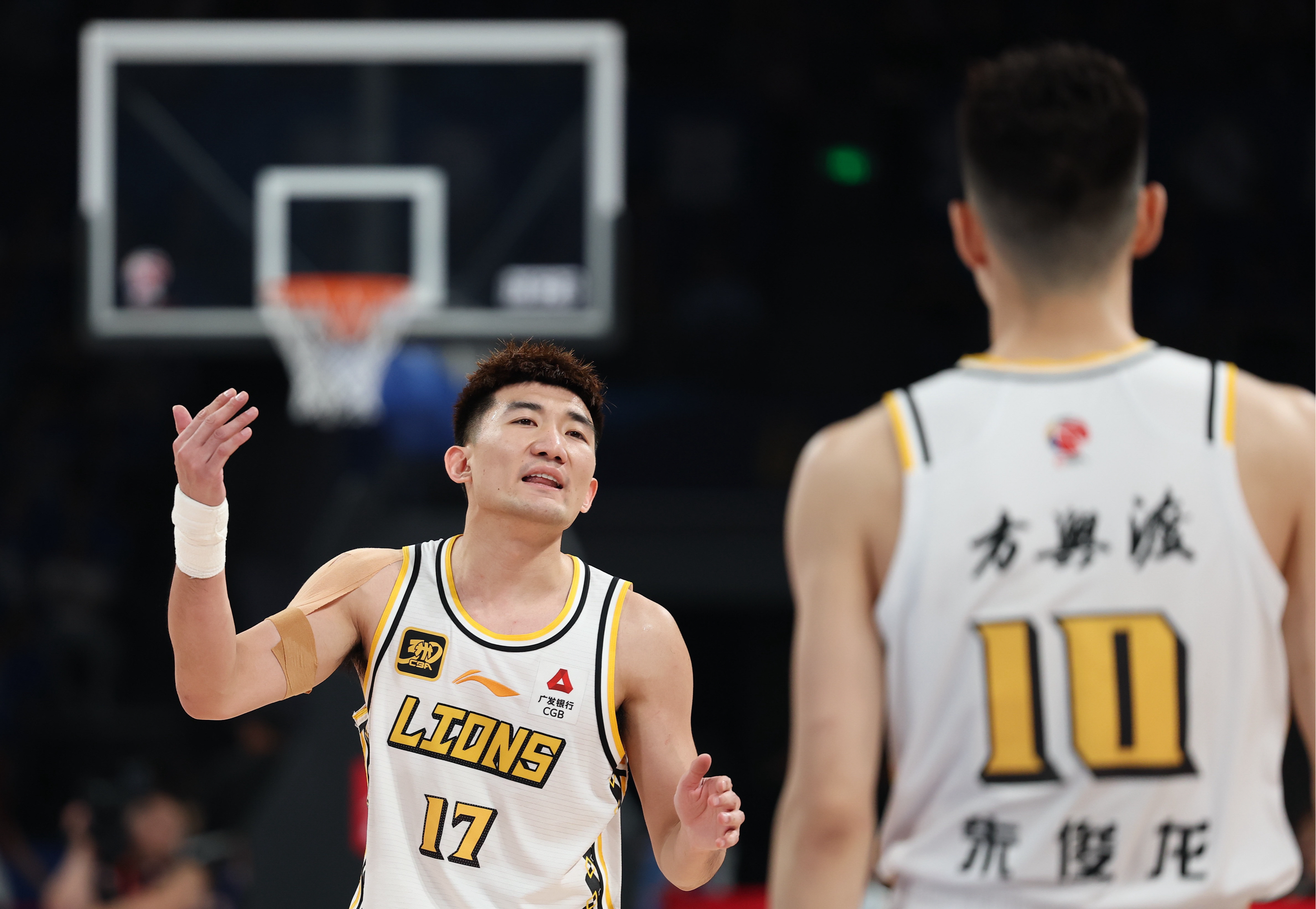 开云-包含武汉三镇迎NBA常规赛关键赛，今晨篮板制胜，气氛紧张，纪律约束更严格的词条