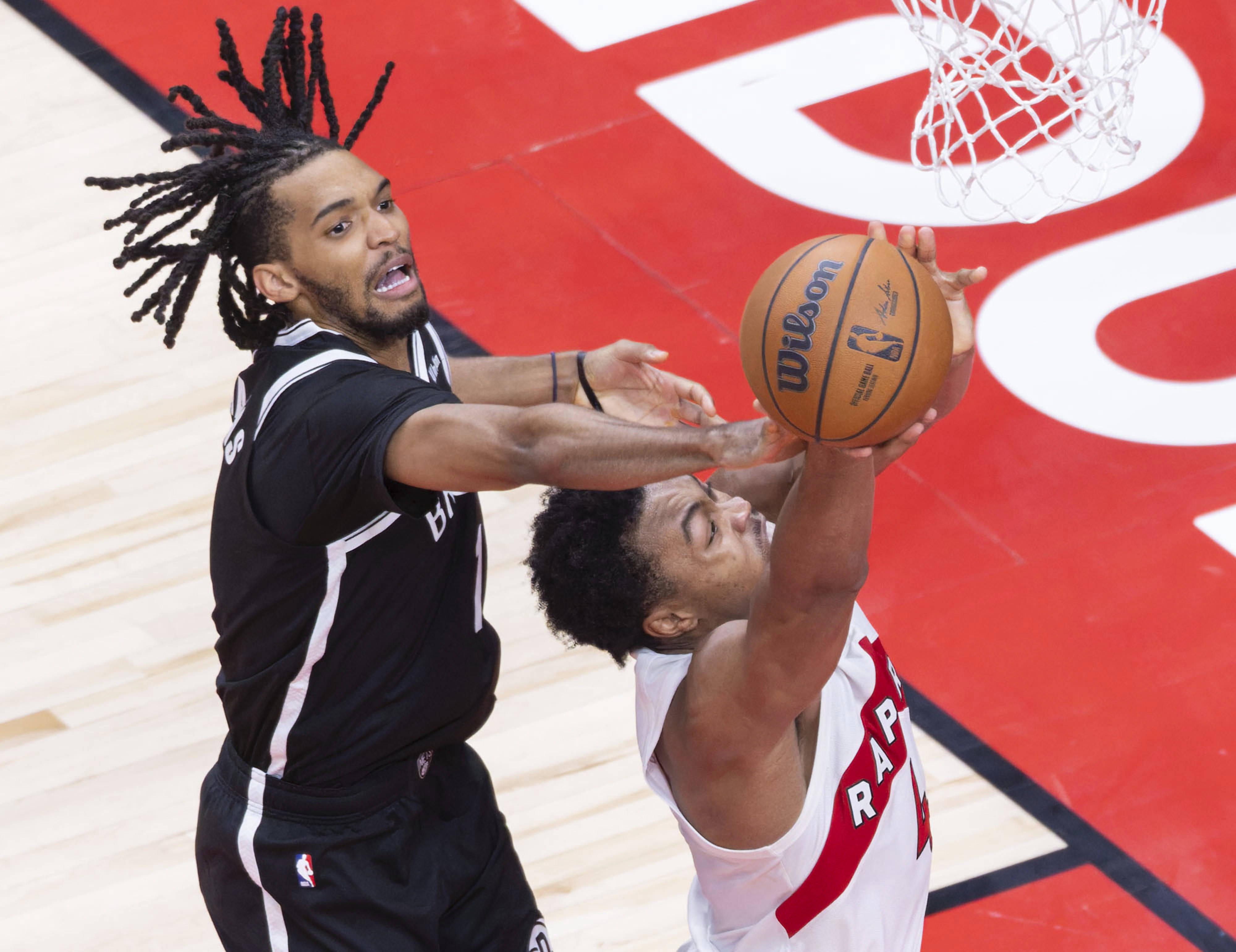 kaiyun-赛地聚焦——NBA总决赛关键时刻热度飙升，多伦多猛龙防线松动，信心回归，训练强度明显提升