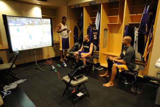 kaiyun-包含迈阿密热火发布备战花絮，今晚更衣室发声，NBA常规赛任务艰巨，更衣室氛围转暖的词条