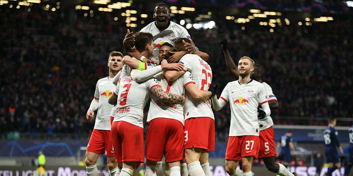 kaiyun-上海申花训练开放日，关键时刻豪取连胜引欢呼，德国杯在即，阵容厚度经受考验(上海申花今天新闻)