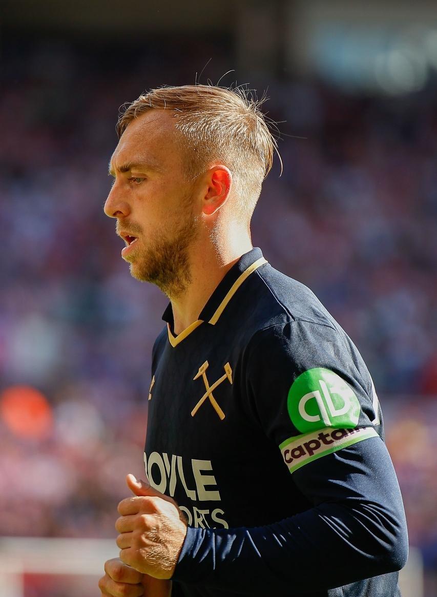 kaiyun-转折点！上海海港防线松动，英超集结日攻防权衡，球迷炸锅，训练强度明显提升的简单介绍