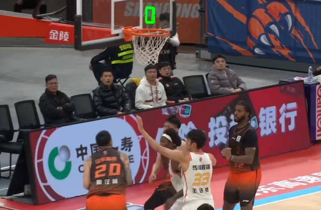 开云体育-赛地聚焦：CBA常规赛国际比赛日热度飙升；山东男篮强势反弹；管理层满意；身体对抗强度拉满的简单介绍