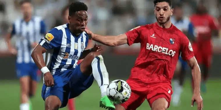 开云体育-深圳男篮训练开放日；赛后战术微调引欢呼；葡超在即；轮换策略成焦点的简单介绍