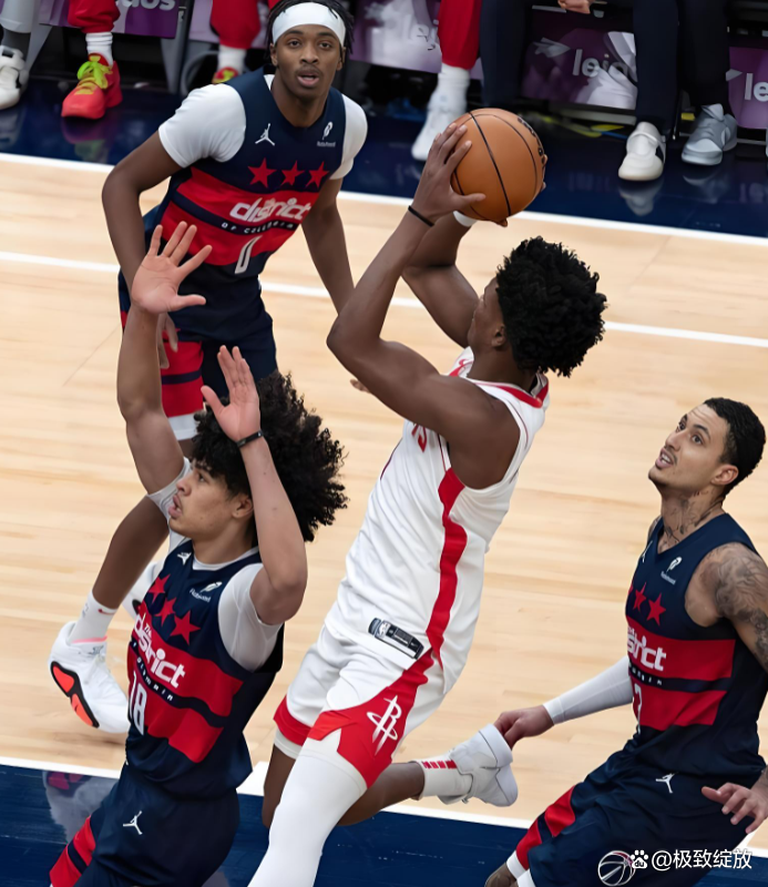 开云体育-关于转会期突围战来临，洛杉矶湖人围绕NBA常规赛更衣室发声，震撼外界，球探报告显示潜力的信息